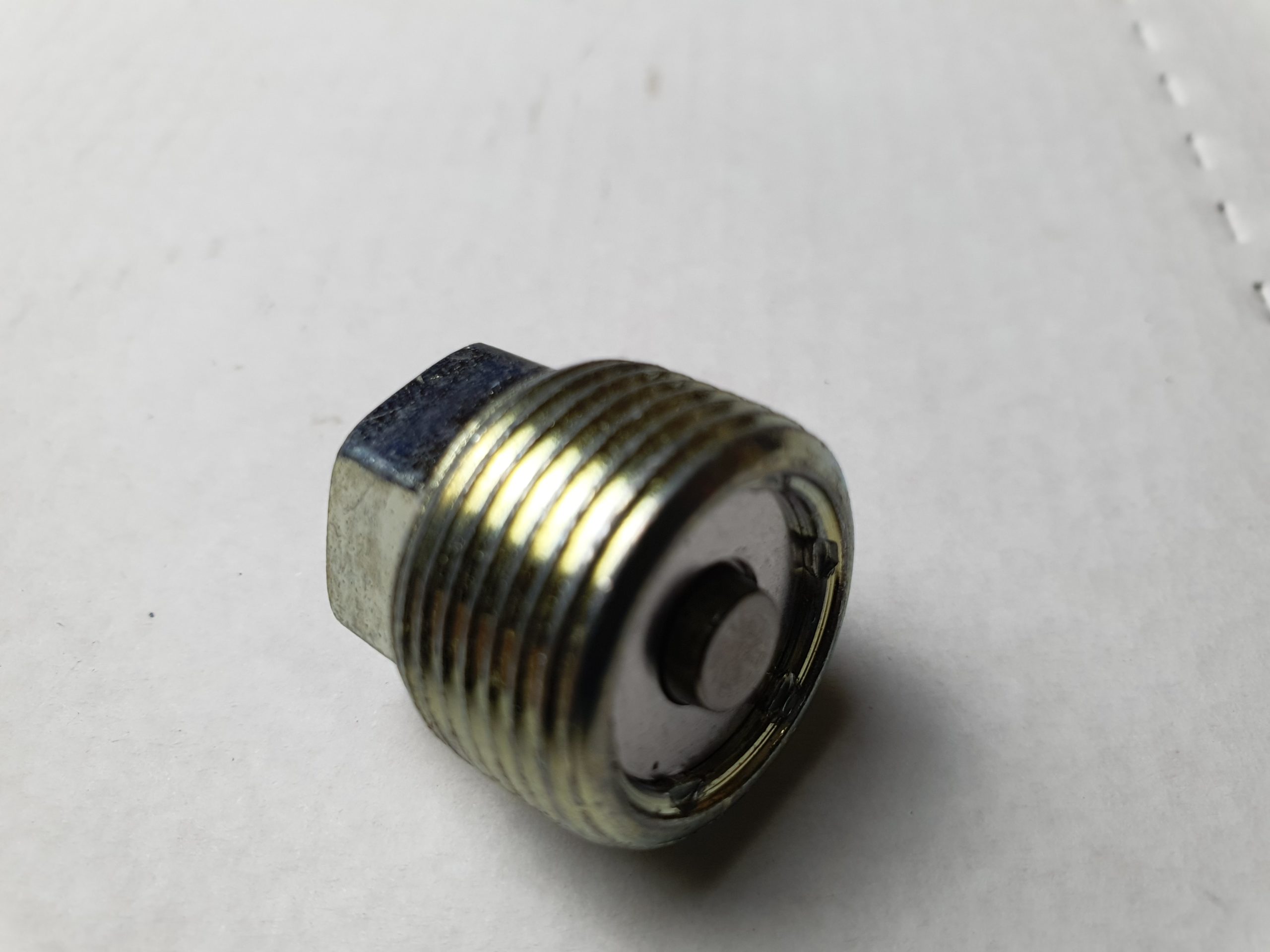 Bouchon avec aimant pour boite a vitesse 500/126