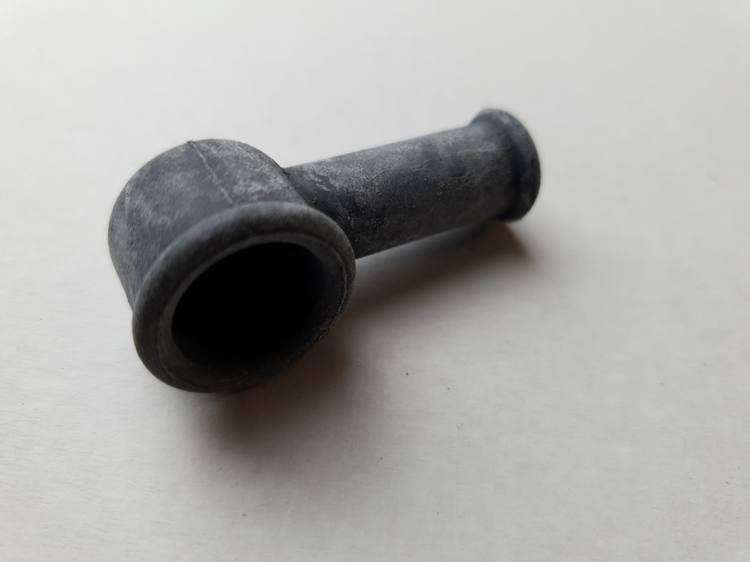 Capuchon de protection pour alternateur et dynamo