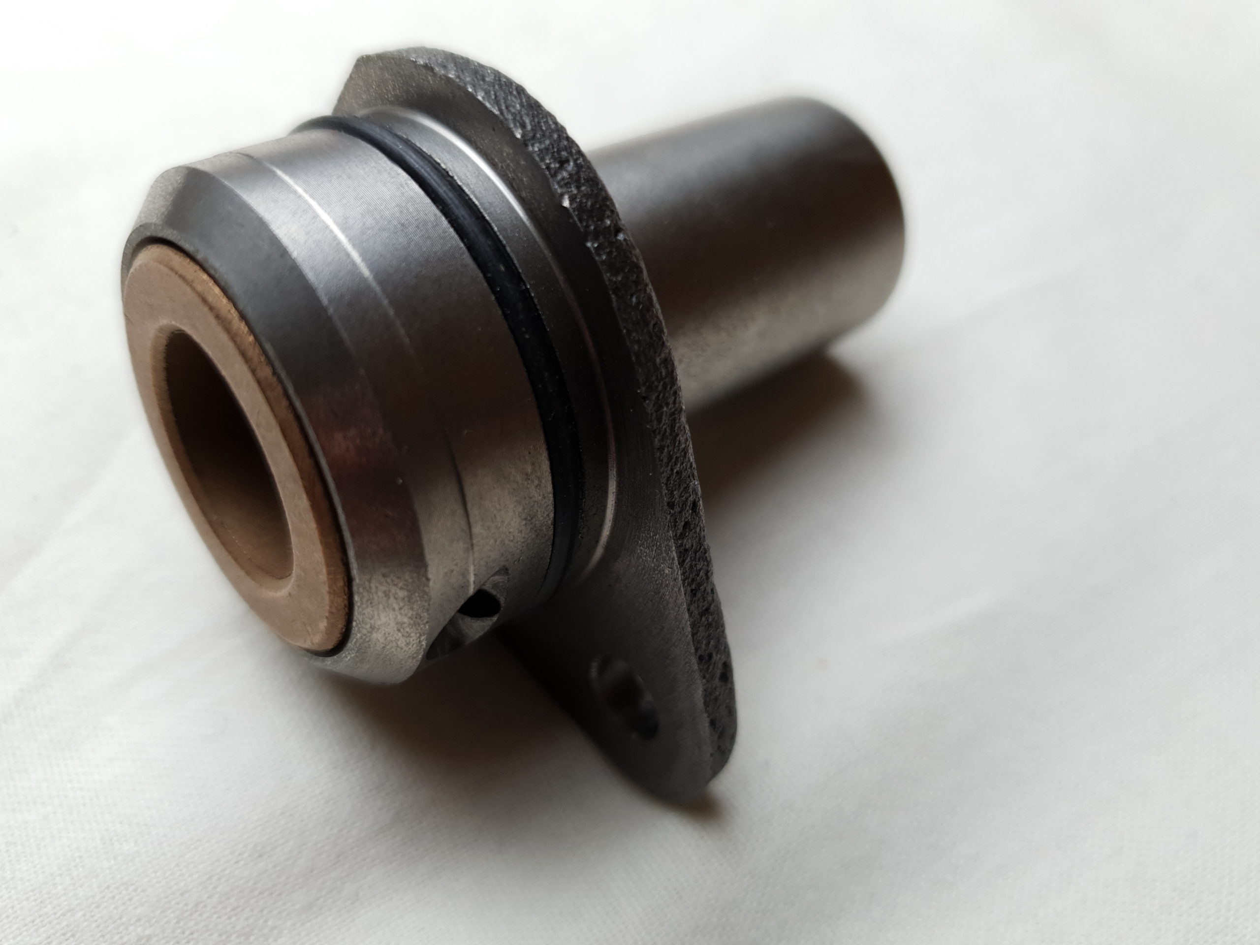 Guide avec joint spi sortie de boite a vitesse 500/126