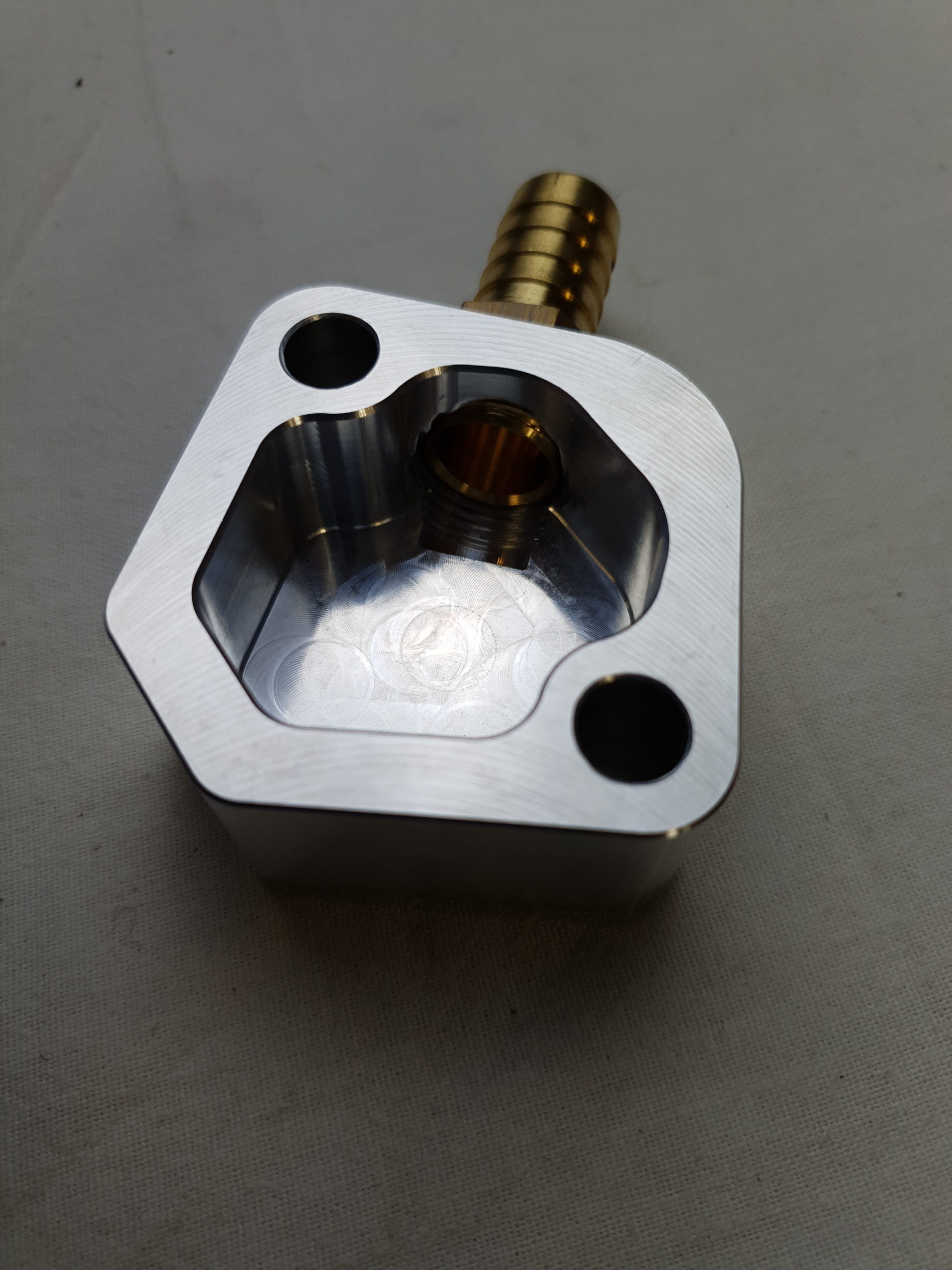 Couvercle de raccordement du reniflard d'huile moteur – Image 2