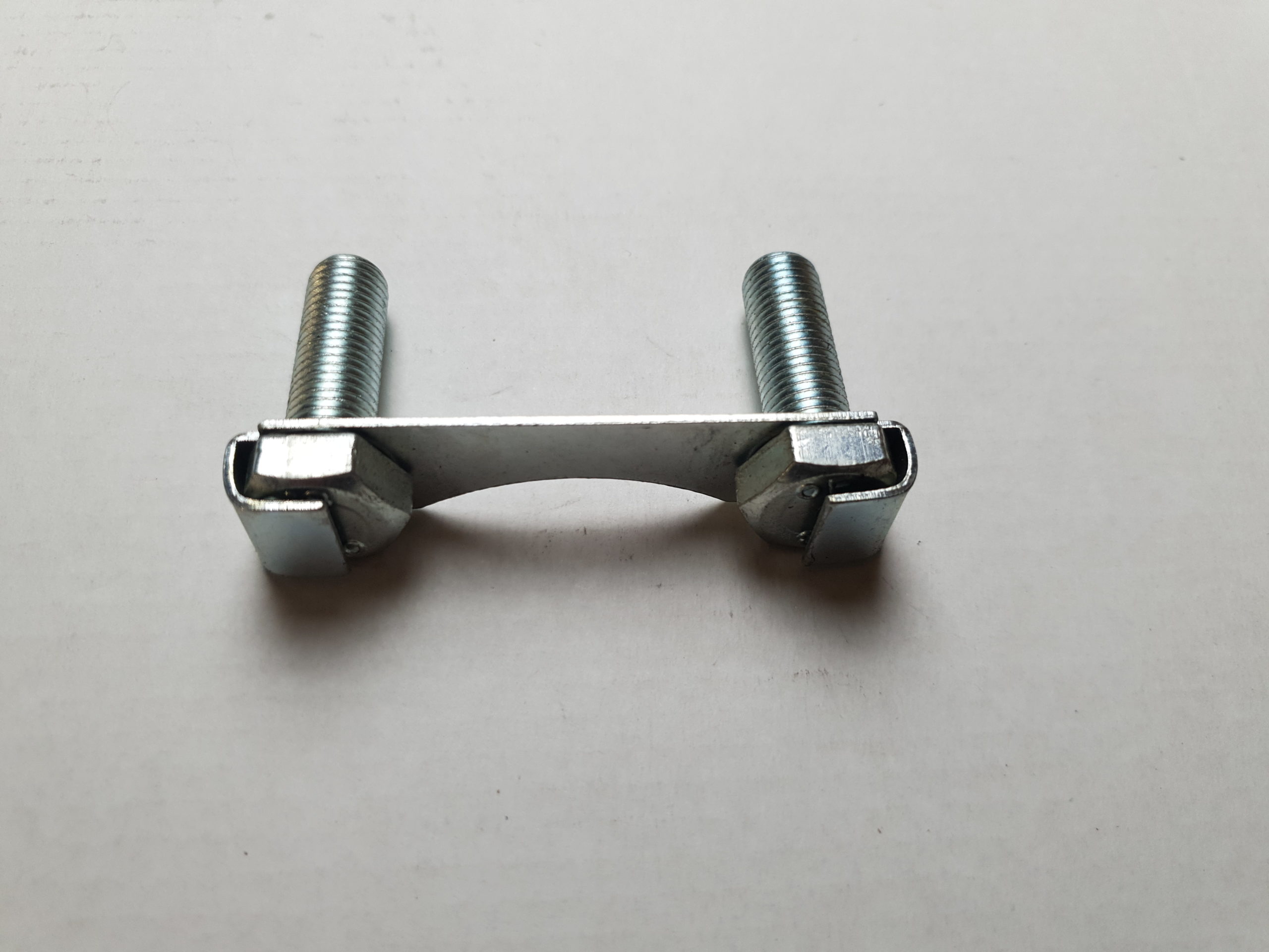 Boulon de fixation du moyeu arrière